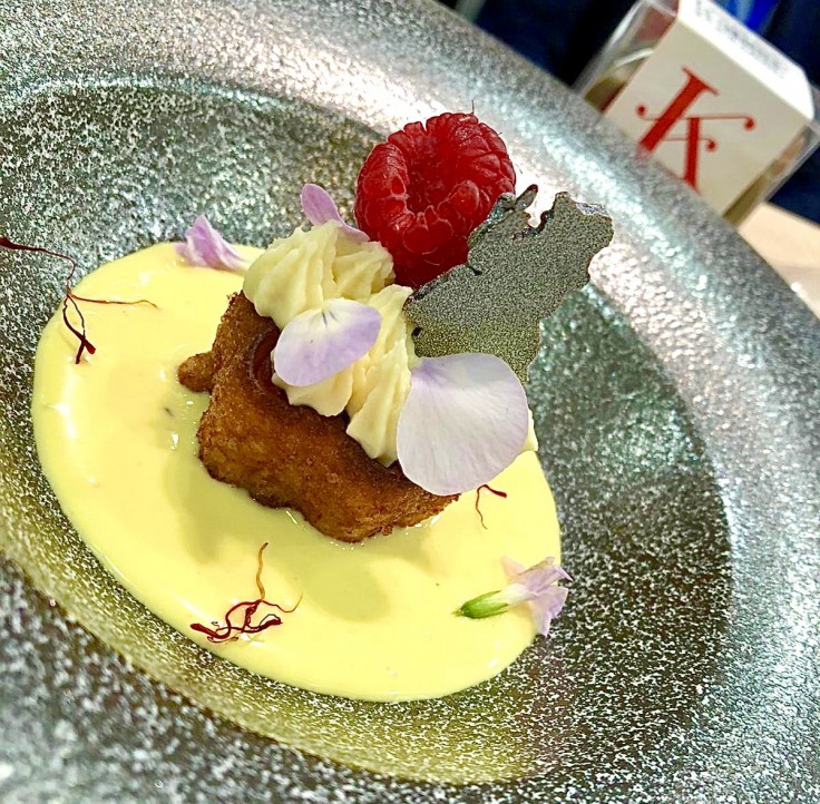 Flor manchega con sopa de azafrán